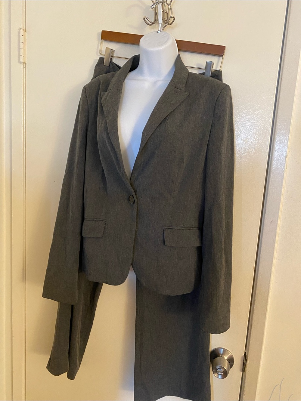 Express Women's Gray One-Button Blazer size 8and pants set size 10s - Picture 1 of 8